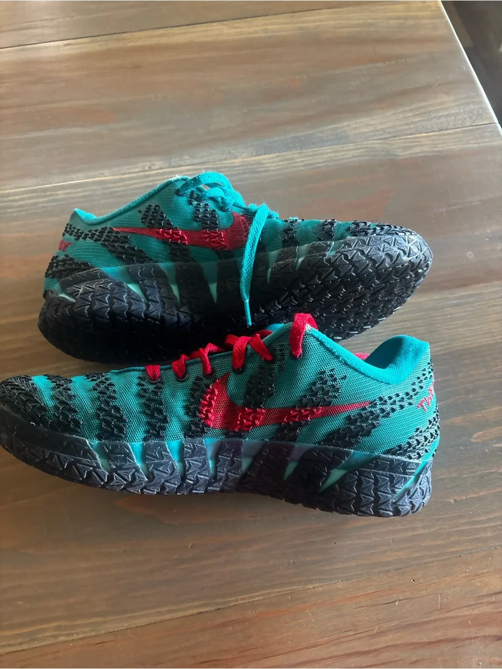 Men's Athletic Nike Shoes in Teal with Red Accent